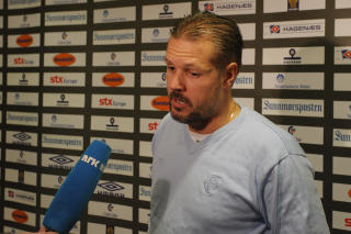 OPPGITT: Kjetil Rekdal er glad for at det enn� er en uke igjen til seriestart. AaFK-sjefen s� nemlig mye rart fra b�de egne spillere og dommerkvartetten underveis i kampen mot Rosenborg.Foto: Svein Ove Ekornesvaag / Scanpix