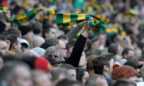 N�RMER SEG 120 000 MEDLEMMER: Medlemstallet i MUST - supporternes protestorganisasjon mot Glazer - har eksplodert de siste ukene og n�rmer seg n� 120 000 medlemmer. Foto:    AFP PHOTO/CARL DE SOUZA