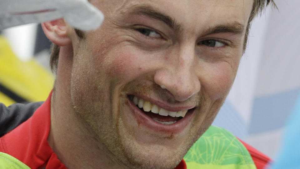 STO OVER I HELGA: En sm�syk Petter Northug ble igjen i Norge mens resten av landslaget dro til Finland og verdenscup. Men selv uten � v�re i aksjon preget han nyhetsbildet i svenske nettaviser i g�r. Foto:  AP Photo/Elaine Thompson
