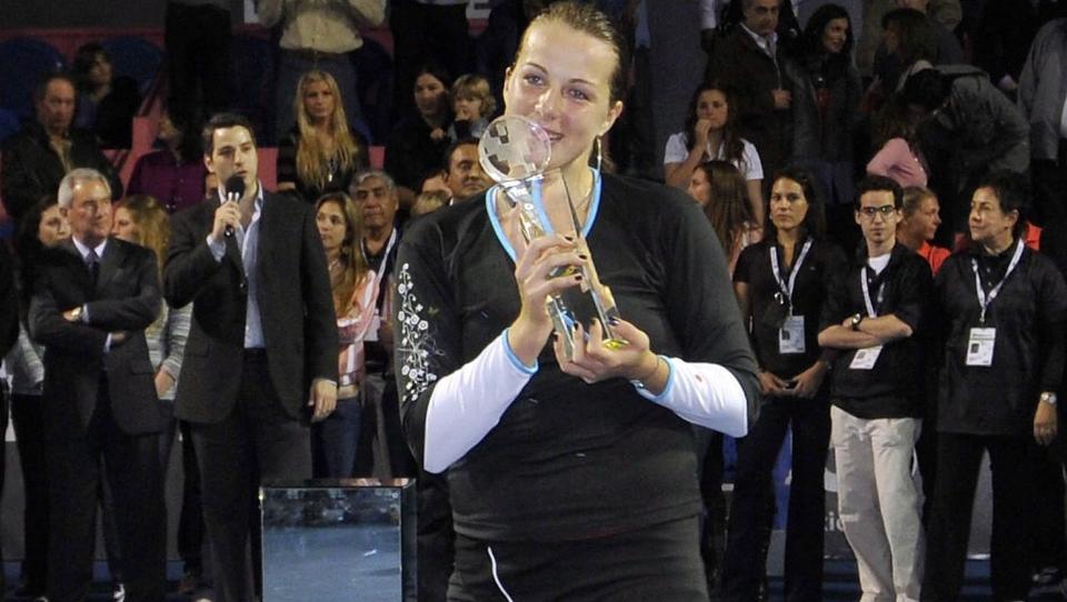STORTALENT: Anastasia Pavljutsjenkova sikret seg sin f�rste WTA-tittel med storspill i Mexico. Hun slo Daniela Hantuchova i finalen. Her i aksjon mot samme spiller i Dubai. Foto: EPA