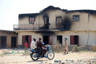 HEVN FRA JANUAR? Da ble det som antakelig var en overvekt av muslimer drept i dette omr�det. Det nye angrepet kan dreie seg om hevn for dette. Foto: AFP/PIUS UTOMI EKPEI