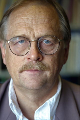 - KLARER IKKE DY SEG: Statsviterprofessor Trond Nordby om foredraget.