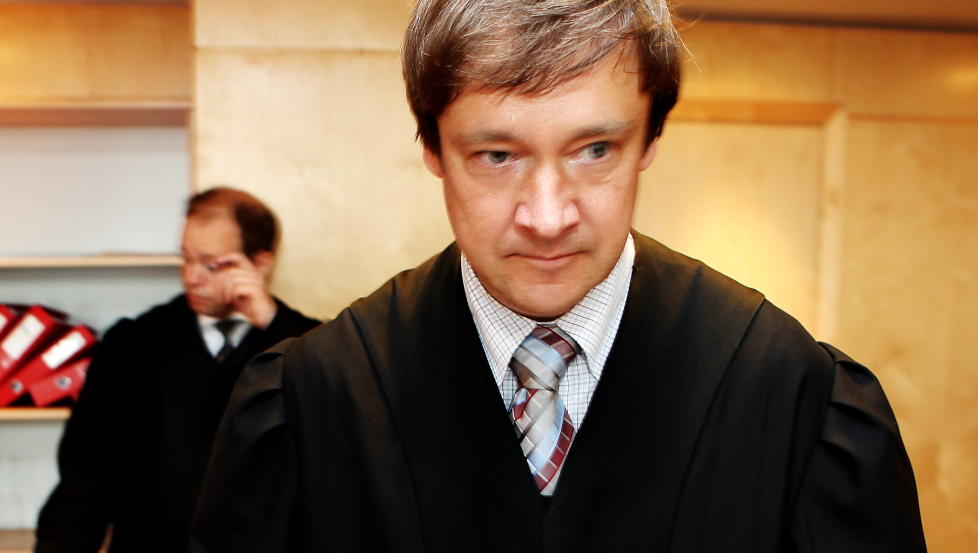 SKUFFET:  - Min klient er skuffet over fagdommerne som satte frifinnelsen til side, sier advokat John Christian Elden. Han forsvarer politimannen som er anklaget for grov korrupsjon. Foto: Erling H�geland