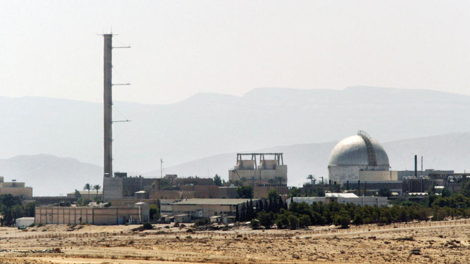  HEMMELIG:  Anlegget i Dimona rommer en av de to kjernefysiske reaktorene Israel allerede har. I dag offentliggj�res planene om den tredje reaktoren. ARKIVFOTO: AFP/SCANPIX.