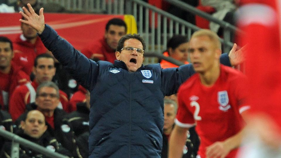 KAN IKKE F�LE SEG TRYGG: Fabio Capello har de siste ukene m�tte forholde seg til flere skandaleoppslag om spillere p� det engelske landslaget. N� f�r han selv erfare hvor forsiktig man m� v�re som kjendis i England. Foto: EPA/GERRY PENNY