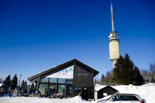 HELT TOPP:  I toppsenteret leier du ski og kj�per det du har glemt av skiutstyr. Bra utvalg. Foto: Thomas Rasmus Skaug