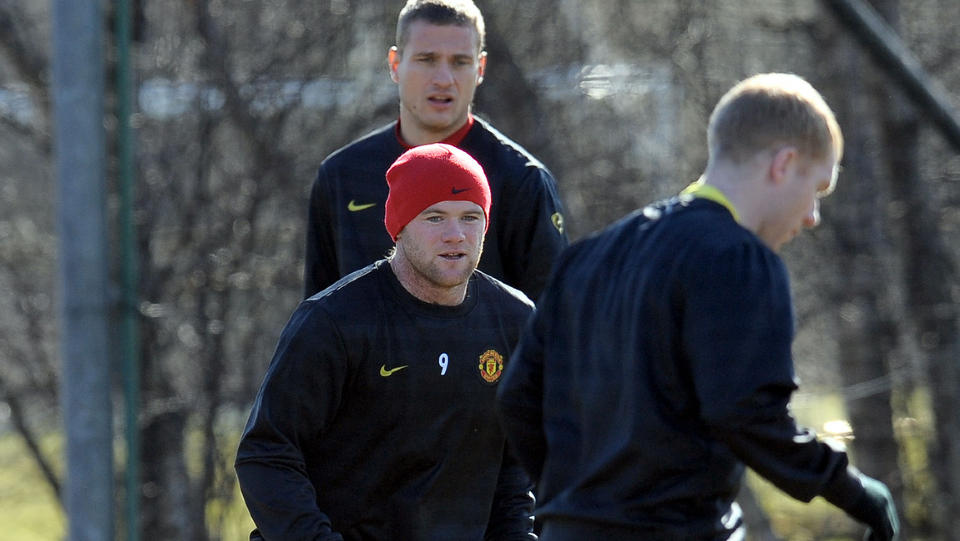 KLAR FOR KAMP: Wayne Rooney sto over helgas kamp mot Wolves, men var tilbake p� trening i dag. Manchester United spiller returm�tet mot Milan i �ttedelsfinalen i Champions League i morgen. United leder 3-2 fra f�rste kamp i Milano. Foto: Andrew Yates, AFP/Scanpix