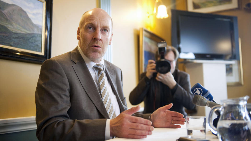 FINANSMINISTER: Steingrimur Sigfusson. Foto: AFP PHOTO/HALLDOR KOLBEINS/Scanpix