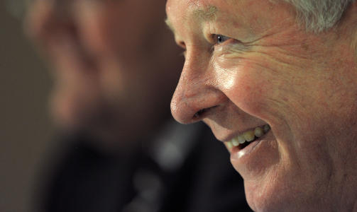 I BEDRE HUM�R: Sir Alex Ferguson p� dagens pressekonferanse.Foto: SCANPIX/AFP/ANDREW YATES