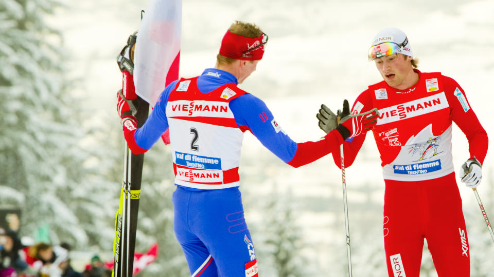 KONG PETTER: Lukas Bauer tok imot Petter Northug p� toppen av monsterbakken Alpe Cermis i Val Di Fiemme under Tour de Ski. Deretter er det nordmannen som har dominert i herrelangrenn. - Det var viktig slik at jeg fikk vist at Petter ikke er usl�elig, sier Bauer. Foto: Heiko Junge, Scanpix