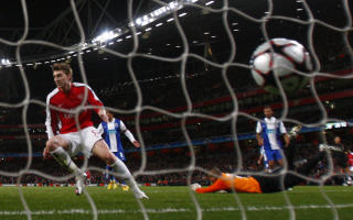 2-0: Bendtner kunne bare spasere inn sitt andre etter Arsjavins dribleshow.Foto: SCANPIX/REUTERS/Eddie Keogh