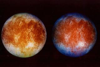 LOVENDE STED: Jupiters m�ne Europa er en av de fremste kandidatene for utenomjordisk liv i v�rt solsystem. M�nen har trolig et oppvarmet hav under isoverflaten. Foto: AP Photo/NASA