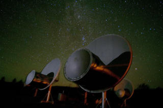 HVORFOR H�RER VI INGENTING? Vi har lyttet etter radiosignaler fra romvesener i 50 �r, men ikke h�rt noe. - Om liv er vanlig, hvorfor er det s� stille?, sier astrobiolog Amundsen. Foto: SETI