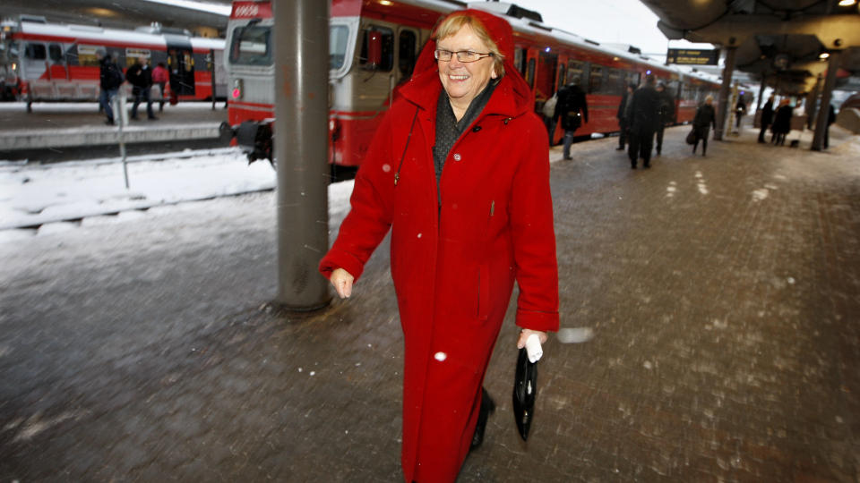 F�R RAPPORTEN:  Jernbanen er et av omr�dene som f�r strykkarakter i rapporten fra R�dgivende Ingeni�rers Forening. Samferdselsminister Magnhild Meltveit Kleppa f�r rapporten i dag. Arkivfoto: Erlend Aas / Scanpix