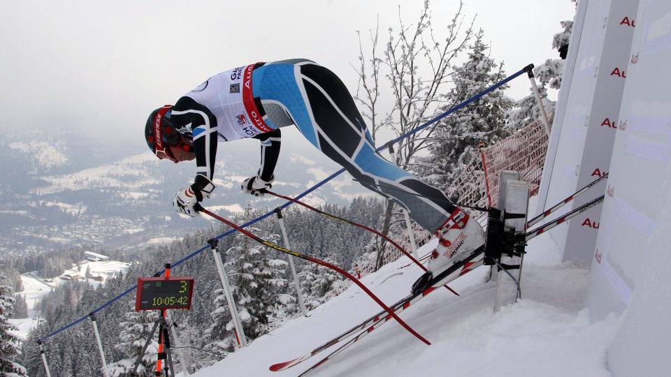 TAPTE TERRENG: Aksel Lund Svindal ble bare nummer 12 i dagens utforrenn i Kandahar-l�ypa i Garmisch-Partenkirchen. Her stuper Aksel ut av startporten under g�rsdagens trening. Foto: Stephan Jansen, EPA/Scanpix
