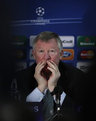 HAR BEDT FANSEN SK�NE LAGET FOR PROTESTENE: Men sir Alex tror uansett kampen i kveld er for stor og viktig til at supporterne holder seg p� utsiden av stadion kl. 19.45 lokal tid. Foto: AP Photo/Jon Super