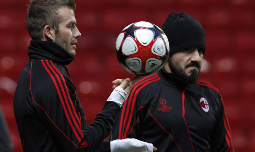 P� GAMLE TRAKTER: David Beckham ankom Manchester uten et gr�nt og gult skjerf om halsen, men kommer like fullt til � f� en hjertelig velkomst p� Old Trafford av sine gamle supportere i kveld. Foto: REUTERS/Phil Noble