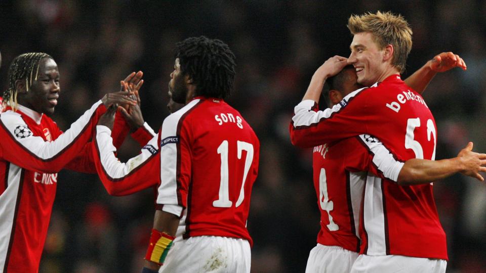 HAT-TRICK: Nicklas Bendtner (t.h) fikk sin oppreisning med tre m�l mot Porto i g�r kveld. Foto: AP/Kirsty Wigglesworth