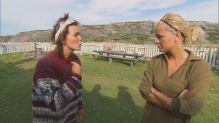 JENTEKRANGEL: Bente Skanche og Karin Jonassen r�k i tottene p� hverandre i forrige episode av �Farmen�. Foto: TV 2