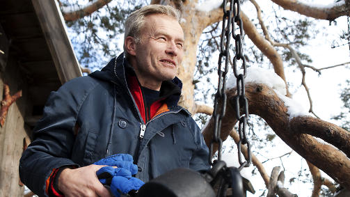 GR�NDER: Frode Schei er den eneste i Norge som har f�ttt tretopphyttene sine godkjent som overnattingssted og vandrerhjem. N�r han ikke har gjester i Furuhytta er han ofte der selv. Foto: Jon Terje Hellgren Hansen / Dagbladet