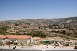 F�R NYE BOLIGER: Den j�diske bosetningen Beitar Illit i n�rheten av Bethlehem p� den okkuperte Vestbredden. Foto: AFP/AHMAD GHARABLI