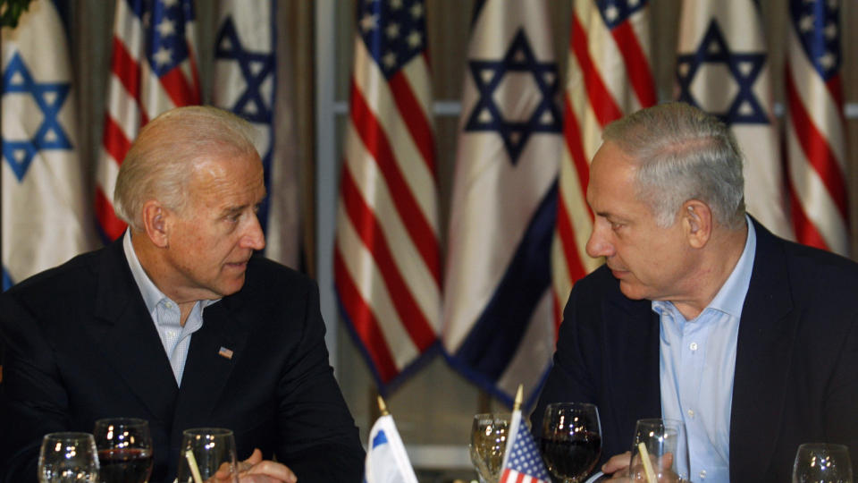 DEN SOM VENTER P� NOE GODT: Visepresident Joe Biden likte d�rlig kunngj�ringen av de 1600 nye boligene i �st-Jerusalem. Derfor var det neppe tilfeldig at Biden kom halvannen time for sent til den avtalte middagen i den israelske statsministerens bolig. Foto: REUTERS/Baz Ratner/SCANPIX