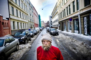 BYLIV: Sverre N�kling bor i huler i Jotunheimen og p� Haukelifjellet, men sier han ikke har noe i mot en tur i byen.  Foto: Thomas Rasmus Skaug / Dagbladet