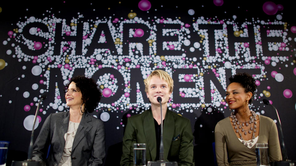 DE TRE PROGRAMLEDERNE:
NRK lanserte programlederne for Eurovision Song Contest p� Grand Hotel i Oslo, fra venstre Nadia Hasnaoui, Erik Solbakken og Haddy N'jie. 
Foto: Kyrre Lien / Scanpix