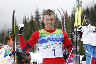 S� GLAD: Her feirer Petter Northug jr. OL-seieren p� 50 km fellesstart. Foto:  ARNT E. FOLVIK / Dagbladet