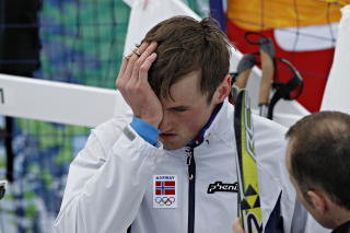 S� SINNA: En skuffet Petter Northug ville ikke snakke med noen etter OL-debut med 15 km fri teknikk. Han havnet p� 41. plass. Foto:ARNT E. FOLVIK/Dagbladet