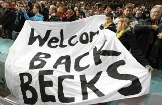 HYLLET: Fansen er ikke lenger bitre for at David Beckham forlot klubben for Real Madrid i 2003. Foto: REUTERS/Darren Staples