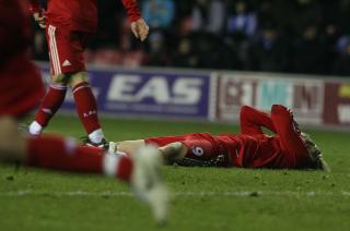 SKUFFET: Her er Fernando Torres mest skuffet over seg selv, etter at han skj�t utenfor m�l mot Wigan. Foto: EPA/LINDSEY PARNABY