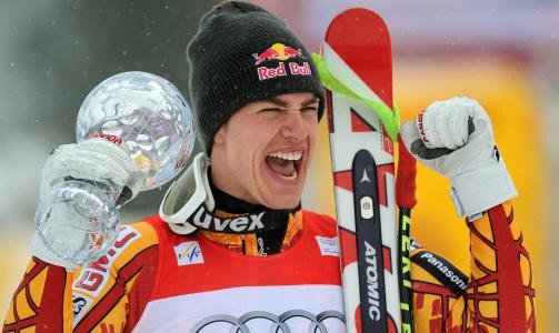 GUTTEDR�MMEN: - Jeg har dr�mt om � vinne en kule siden jeg var liten gutt, sa Erik Guay da det ble klart at han hadde vunnet verdenscupen i super G. Foto: Barbara Gindl, EPA/Scanpix