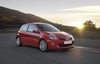 R�D RENAULT: Kj�pte du deg en r�d bil er du mer vanlig enn dem med hvit, nesten seks prosent av nybilene var r�de I 2009.
