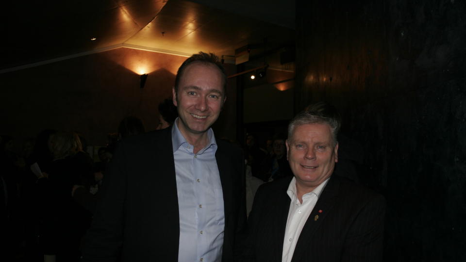 KLAR FOR FEST: Trond Giske hadde med seg Fagforbundets leder Jan Davidsen p� �pningen av filmfestivalen Kosmorama i kveld. Foto: Kjell-Ivar Myhr