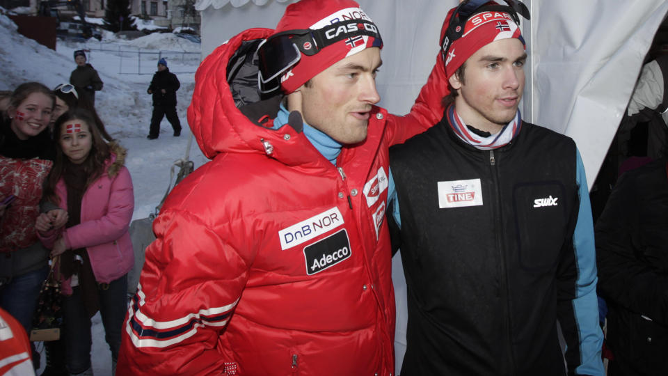 DU SKAL IKKE KOMME HER OG KOMME HER: Petter Northug ble mektig imponert over at lillebror tok seg til kvartfinalen i sin verdenscupdebut, men ber Tomas glemme et hegemoniskifte i familien de kommende �ra. 
- S� lenge jeg satser kommer han ikke � sl� meg, sier Petter. 
Foto: Hans A Vedlog / Dagbladet