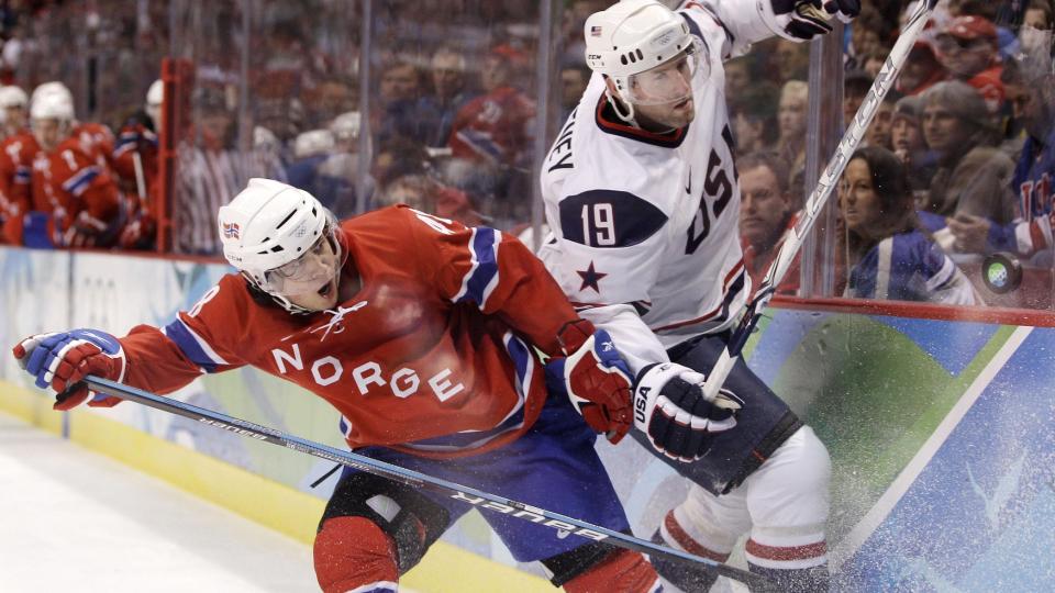 TILBAKE TIL HVERDAGEN: Mats Zuccarello Aasen hadde et str�lende OL, men etter hjemkomsten til Sverige har det g�tt tyngre. N� m� nordmannen og lagkameratene i Modo se sluttspillet p� tv.Foto: SCANPIX/AP Photo/Julie Jacobson