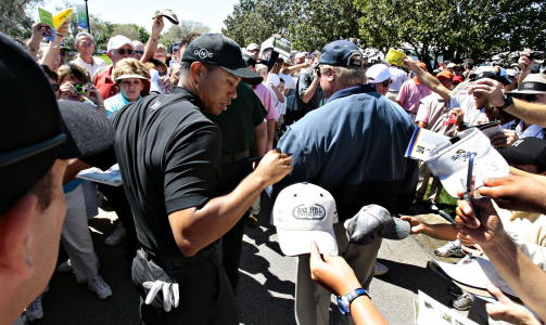 BAY HILL: If�lge The New York Post vil Tiger Woods spille Bay Hill Invitational i Orlando. Her m�ter han fansen i Bay Hill i 2006. Foto: Arnt E. Folvik / Dagbladet