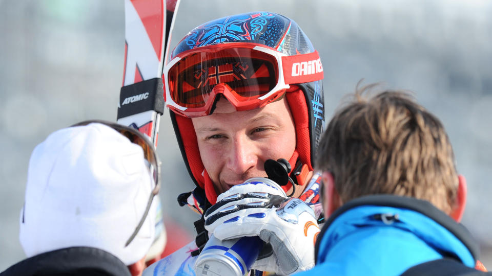 KJ�RTE UT: Aksel Lund Svindal havnet p� innerski og kj�rte ut etter halvkj�rt storslal�mrenn. Foto: AFP PHOTO / SAMUEL KUBANI