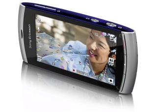 GLIMRENDE: Sony Ericsson Vivaz har en glimrende skjerm og et godt kamera. Dessverre trekker en del andre ting ned for denne mobilen. Sony Ericsson