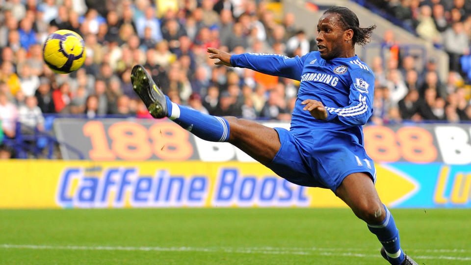 �RETS BESTE FOR ANDRE GANG: Didier Drogba har f�tt tittelen Afrikas beste fotballspiller. Han tror p� mer suksess med Chelsea denne sesongen. Foto: AFP/ANDREW YATES.