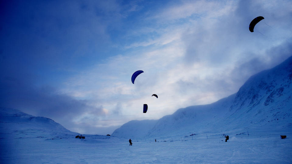 Hemsedal: Vegard Ulvang med venner skal g� til S�rpolen. Her trener ekspedisjonsmedlemmene p� kiting p� Hemsedalsfjellet.
Foto: Linda N�sfeldt