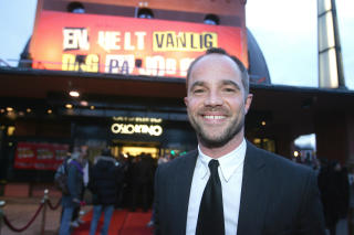 P� PREMIERE: Jon �igarden (38) spiller redakt�r i Folk flest, som Se og H�r kalles i filmen. Foto: STELLA PICTURES
