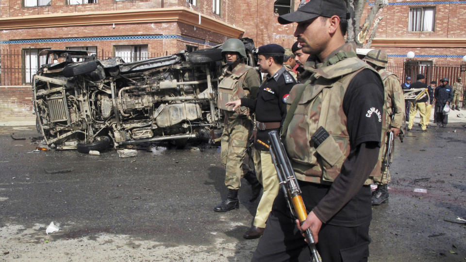 SELVMORDSANGREP: Minst ti er drept i selvmordsangrep i Mingora i Swat-dalen i Pakistan.   REUTERS/Hazrat Ali Bacha  (PAKISTAN - Tags: CIVIL UNREST CRIME LAW CONFLICT)