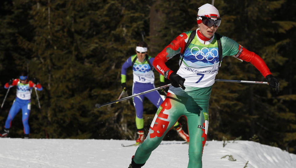 F�RSTE SEIER: Hviterusseren Darja Domratsjeva tok sin f�rste verdenscupseier da hun vant skiskyttersprinten i Kontiolahti l�rdag. Foto: SCANPIX/REUTERS/Stefan Wermuth