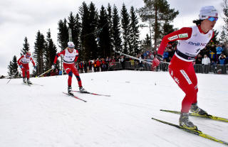 LAGSEIER: Marit Bj�rgen (f.h.), Kristin St�rmer Steira og Therese Johaug samarbeidet seg til en fantastisk trippelseier i Holmenkollen.Foto: Kyrre Lien / Scanpix