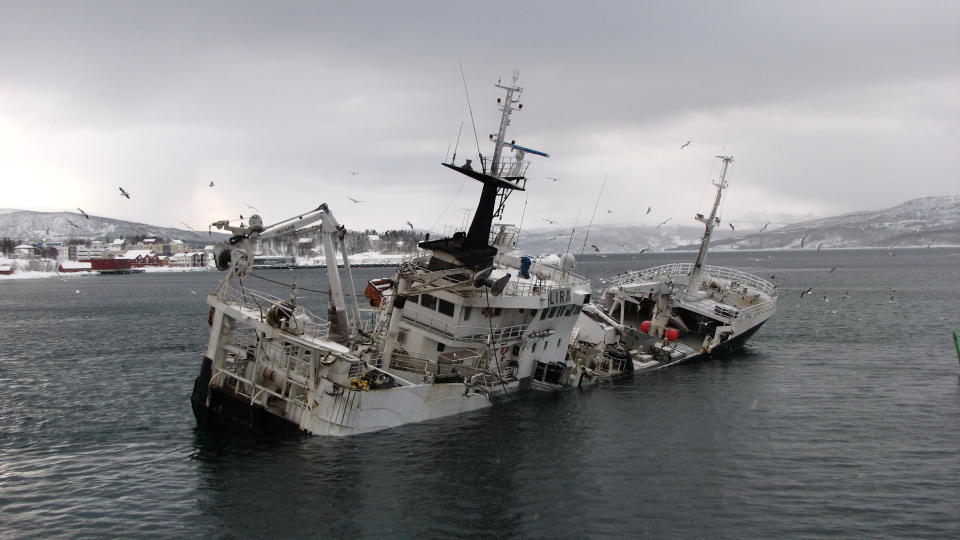 GRUNNST�TTE: Idag tidlig kolliderte fart�yet Hundv�k�y med fiskeavfallsfrakteren Hordafor 4 ved Finnsnes i Troms�. Foto: Olav Endre Dr�nen