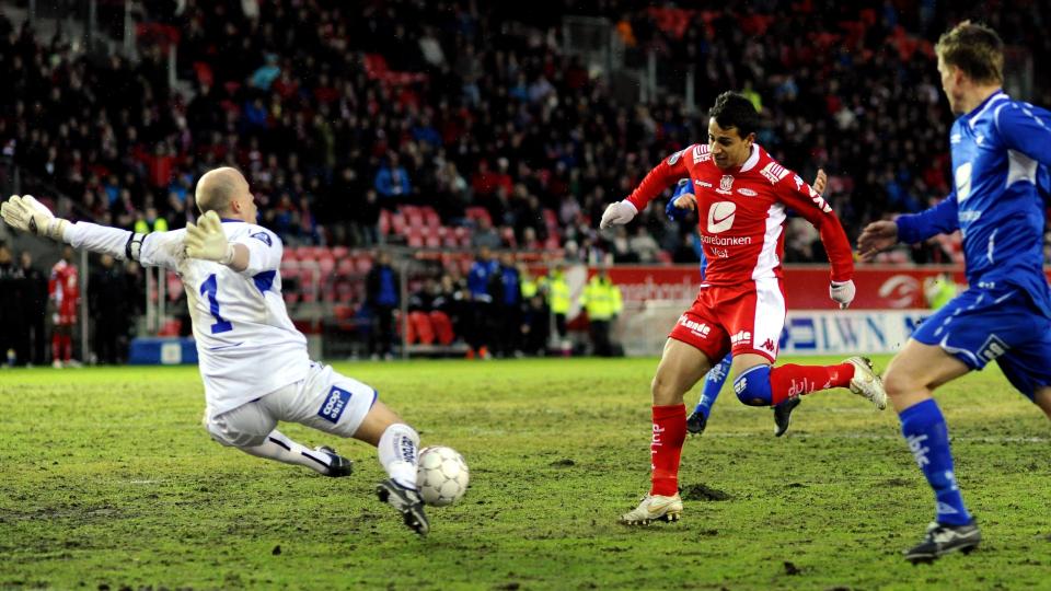 - DR�MMESTART: Haugesund-keeper Per Morten Kristiansen leverte en meget solid kamp og bidro til at FK Haugesund fikk en god serie�pning i den vanskelige bortekampen mot Brann. Foto: Digitalsport