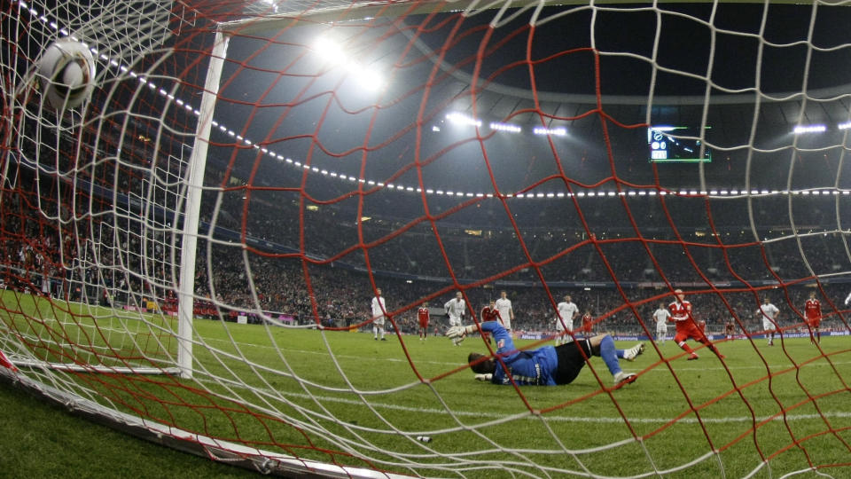 AVGJ�RELSEN: Bayern M�nchens Arjen Robben har akkurat avgjort kampen mot Freiburg og skutt Bayern til tabelltopp i Bundesliga. Foto: REUTERS