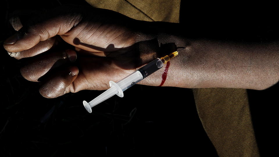 TILBYR HEROIN: Etter 15 �r med opphetet debatt g�r startskuddet for at leger kan tilby syntetisk fremstilt heroin til hardt belastede narkomane. Fem kommuner forbereder n� � gi et slikt tilbud. Foto: JACQUES HVISTENDAHL